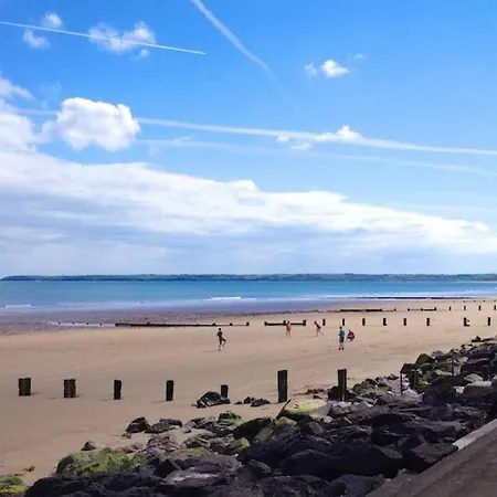 Villa In - Carleton Village