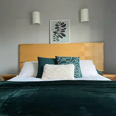 Villa In - Carleton Village