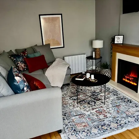 Villa In - Carleton Village